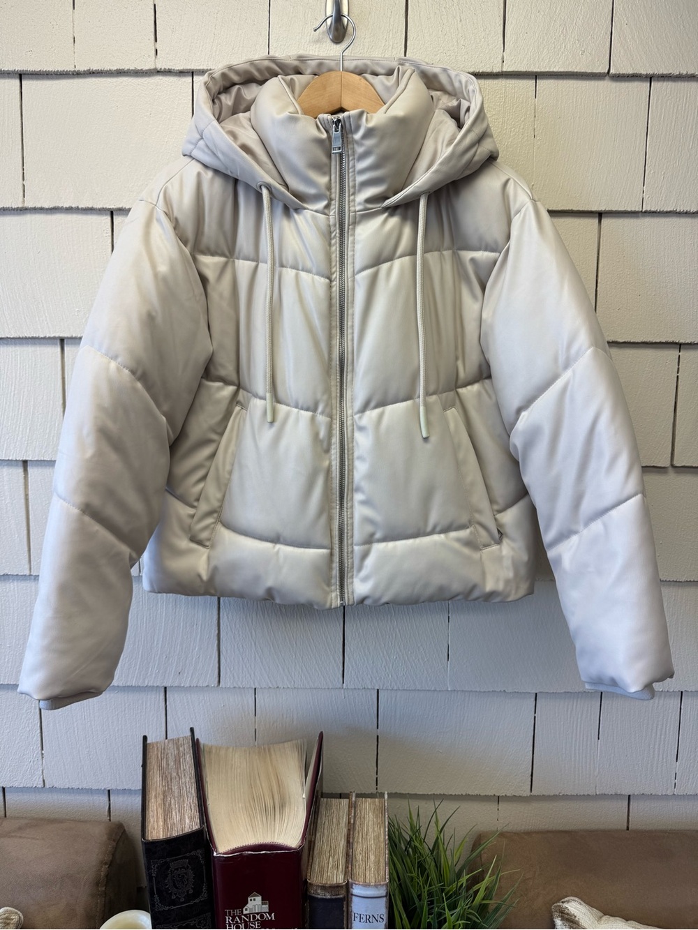 Zara Puffer Hooded Jacket Faux Leather Cream Gray Size M Oversized Lightly Cropp